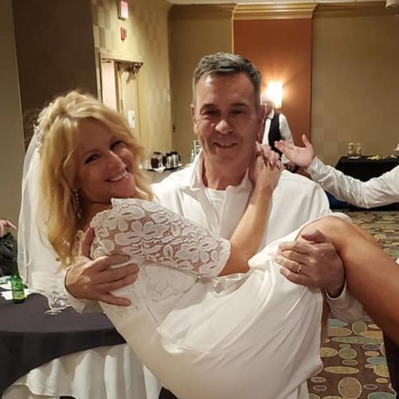 The Love Story of Rachel and Glenn - Picture 5 of 8